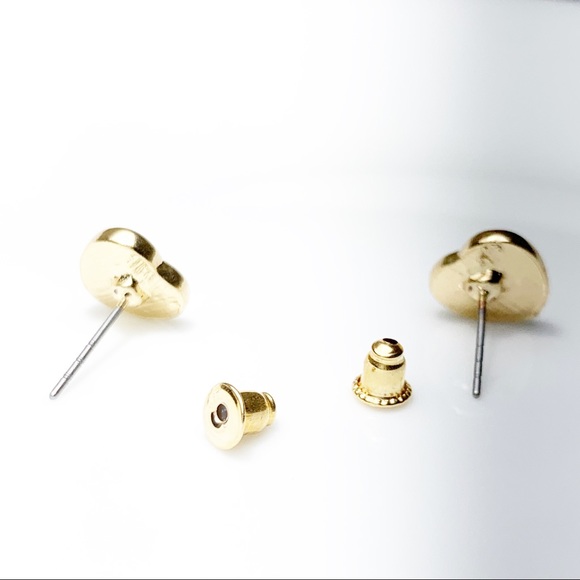 New without tags! Gold heart stud earrings - Picture 4 of 4